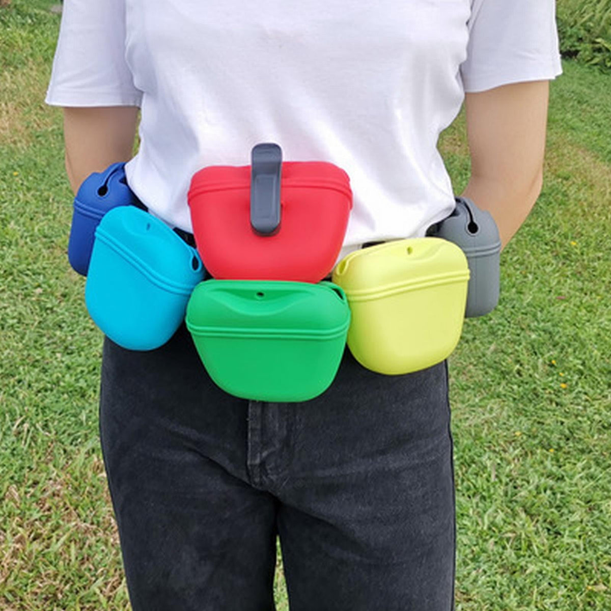 Silicone Dog Treat Pouch with Waist Clip - Image 4